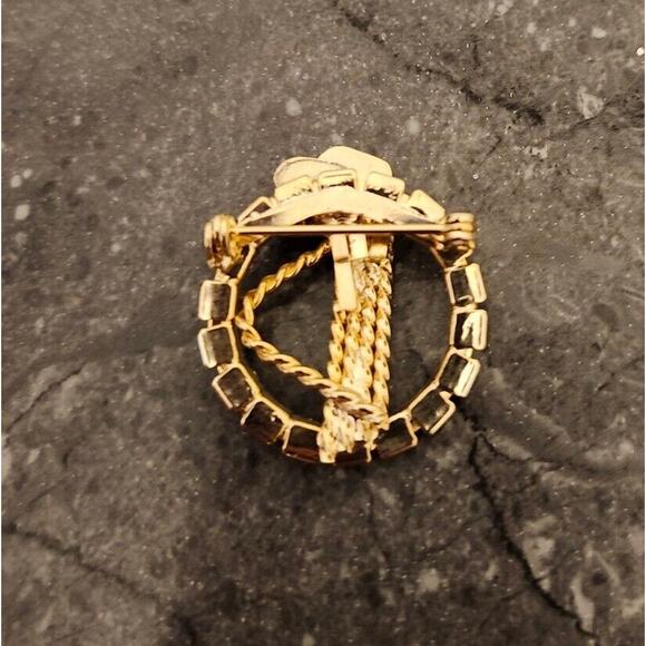 Golf Bag Clubs Brooch Pin Gold Tone Circle Red Rhinestone Articulated Vintage - Picture 2 of 2